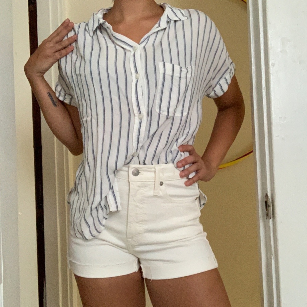 ✨3/$20✨ American Eagle Short Sleeve Button-up